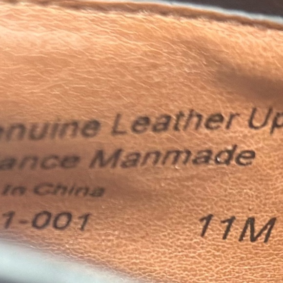 Stacy Adams Black Leather Loafers with Crocodile Embossed Design - Picture 3 of 11